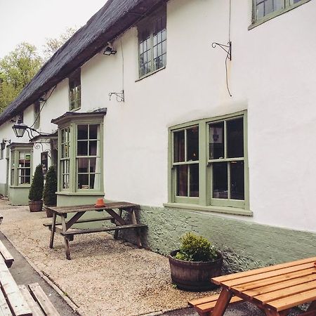 Готель Hambro Arms Milton Abbas Екстер'єр фото