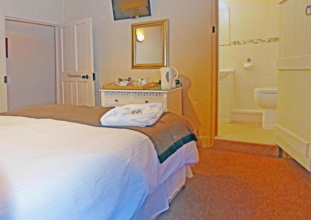 Готель Hambro Arms Milton Abbas Номер фото
